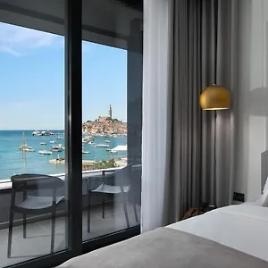 Delfin Hotell